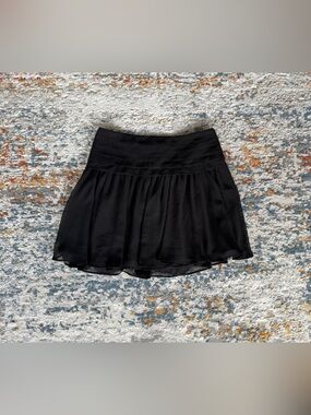 LIKE NEW Express Black Pleated Mini Skirt Size 0
